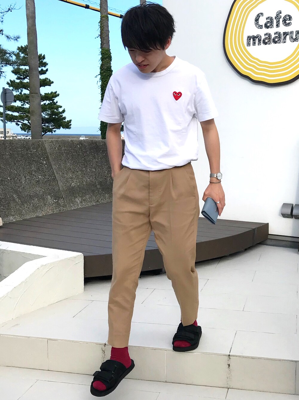 「夏、大人カジュアル、きれいめカジュアル、サンダル、白Tシャツ、チノパン、スラックス、ゆるコーデ、大学生、キレイめ」｜「BEAUTY&YOUTH UNITED ARROWSのBY ワイドテーパード アンクルパンツ（その他パンツ、ベージュ系）」を使った、Kotaさん（メンズ・162cm）の夏コーディネートの1枚目の写真