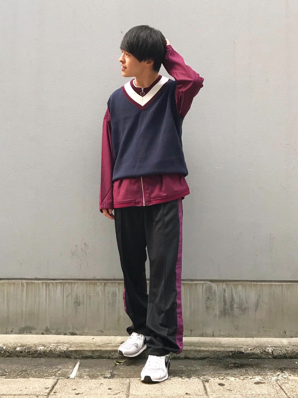 「秋服準備はじめました、ラブアンドピース2018、秋のコーデ、モード、お洒落さんとつながりたい、秋色、パープル、スポーツミックス、秋服、カジュアル」｜「RAGEBLUEのチルデンニットベスト/808887（ベスト、ブルー系）」を使った、Kotaさん（メンズ・162cm）の秋コーディネートの1枚目の写真