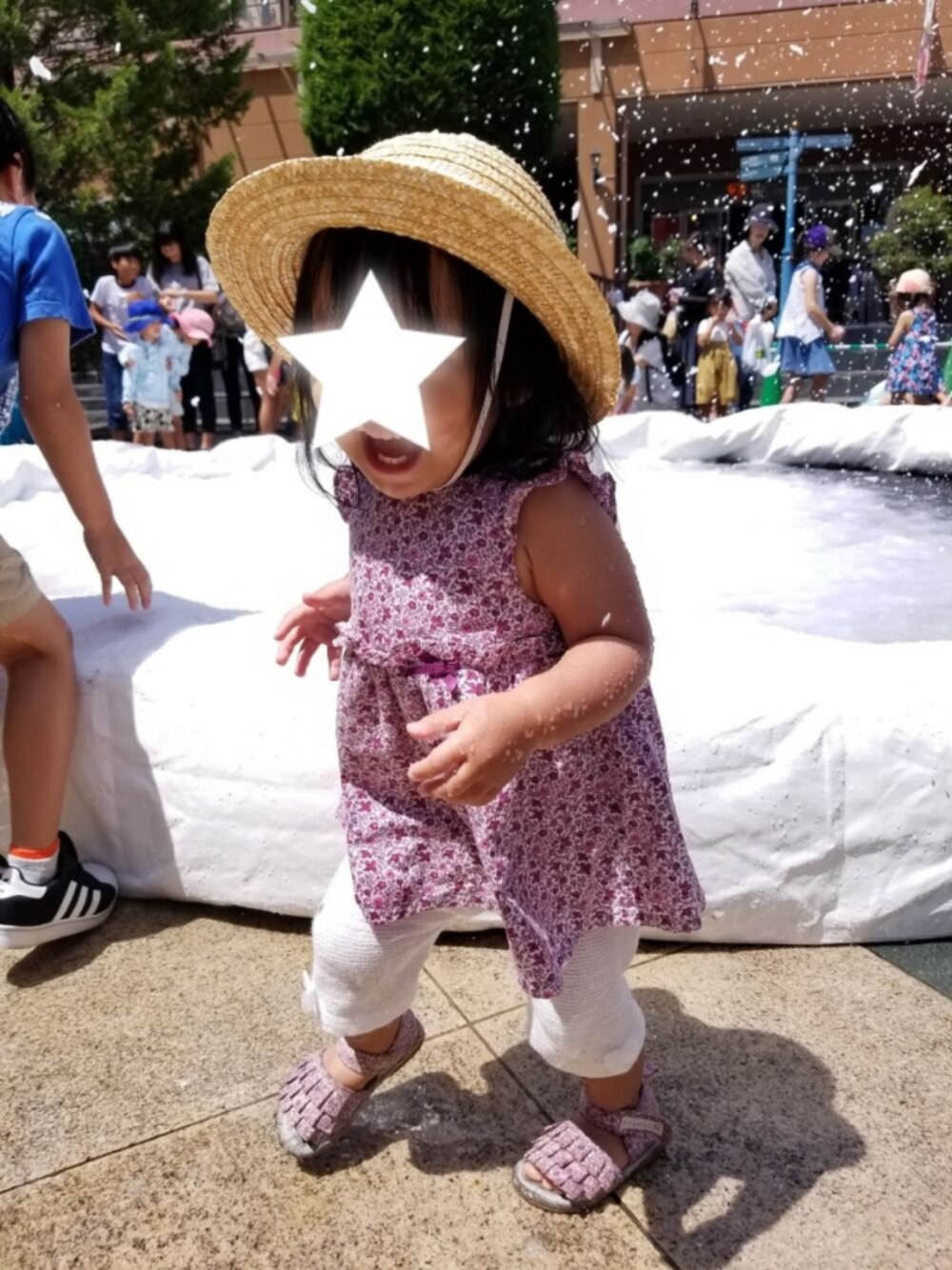 「Tartine et Chocolatのアイテム（チュニック、パープル系）」を使った、ntkさん（キッズ・80cm）の春コーディネートの1枚目の写真