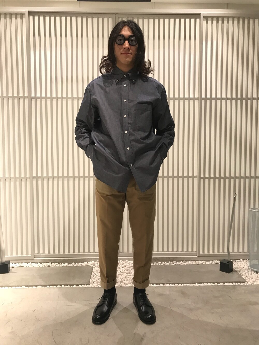 「UNITED TOKYO、春、はるコーデ、beige、spring、ootd」｜「UNITED TOKYOのオーバーサイズオックスボタンダウンシャツ（シャツ/ブラウス、ブルー系）」を使った、Yusukeさん（メンズ・172cm）の春コーディネートの1枚目の写真