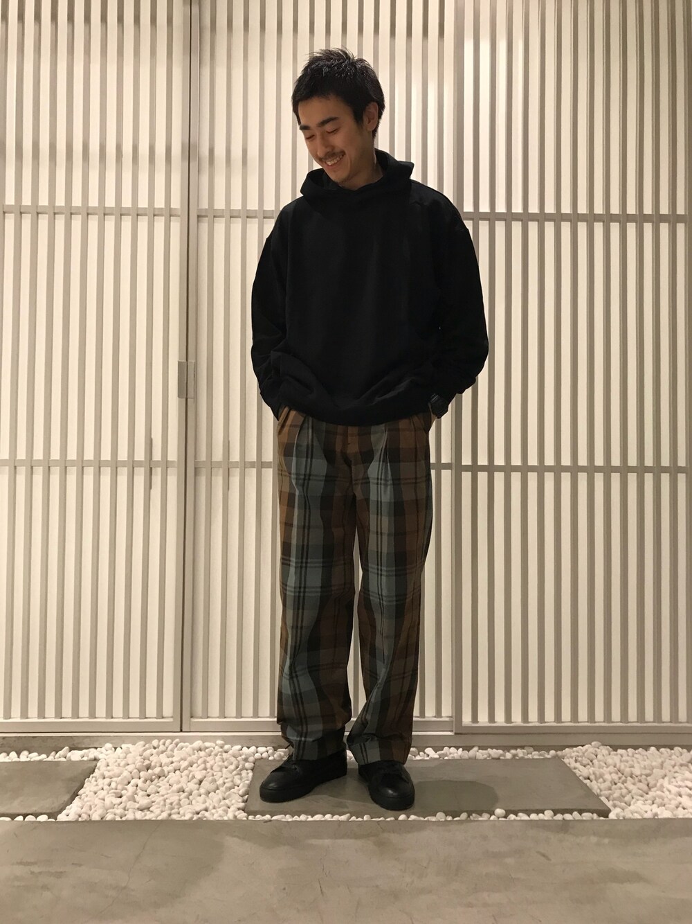 「秋服準備はじめました、秋のコーデ、ユナイテッドトウキョウ、UNITED TOKYO、autumn、ootd、今日のコーデ」｜「UNITED TOKYOの裏毛プルパーカー（パーカー、ブラック系）」を使った、Yusukeさん（メンズ・172cm）の秋コーディネートの1枚目の写真