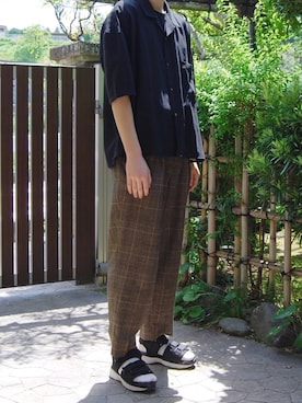 その他パンツ ブラウン系 を使った 黒シャツ の人気ファッションコーディネート 季節 3月 5月 Wear