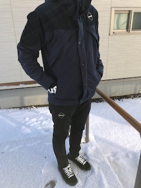 F.C.R.B.のマウンテンパーカーを使った人気ファッションコーディネート 