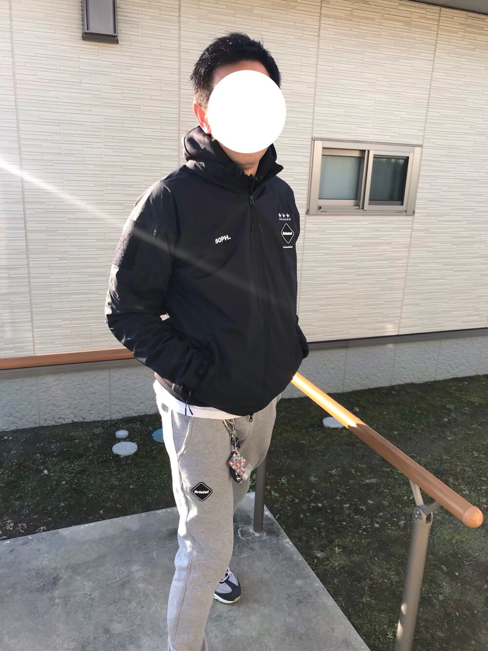 「F.C.R.B.のアイテム（ナイロンジャケット、ブラック系）」を使った、ヨロさん（メンズ・169cm）の秋コーディネートの1枚目の写真