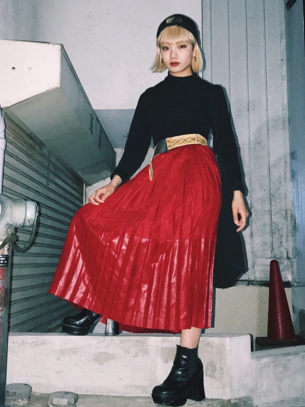 「ootd、スカートコーデ」｜「X-girlのアイテム（トートバッグ、ブラック系）」を使った、矢部ユウナさん（レディース・153cm）の春コーディネートの1枚目の写真