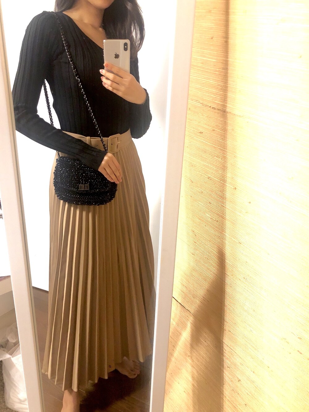 「ZARA、anteprima、ナチュラル、シンプル、シンプルコーデ、ロングスカート、プリーツスカート」｜「ANTEPRIMAのアイテム（ショルダーバッグ、ブラック系）」を使った、Ayaka さん（レディース・158cm）の春コーディネートの1枚目の写真