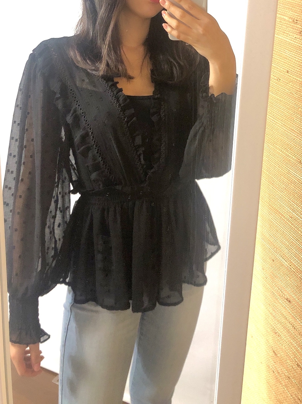 「カジュアルコーデ、デニム、デニムコーデ、低身長コーデ、おしゃれさんと繋がりたい、春、シンプル」｜「ZARAのアイテム（シャツ/ブラウス、ブラック系）」を使った、Ayaka さん（レディース・158cm）の春コーディネートの1枚目の写真