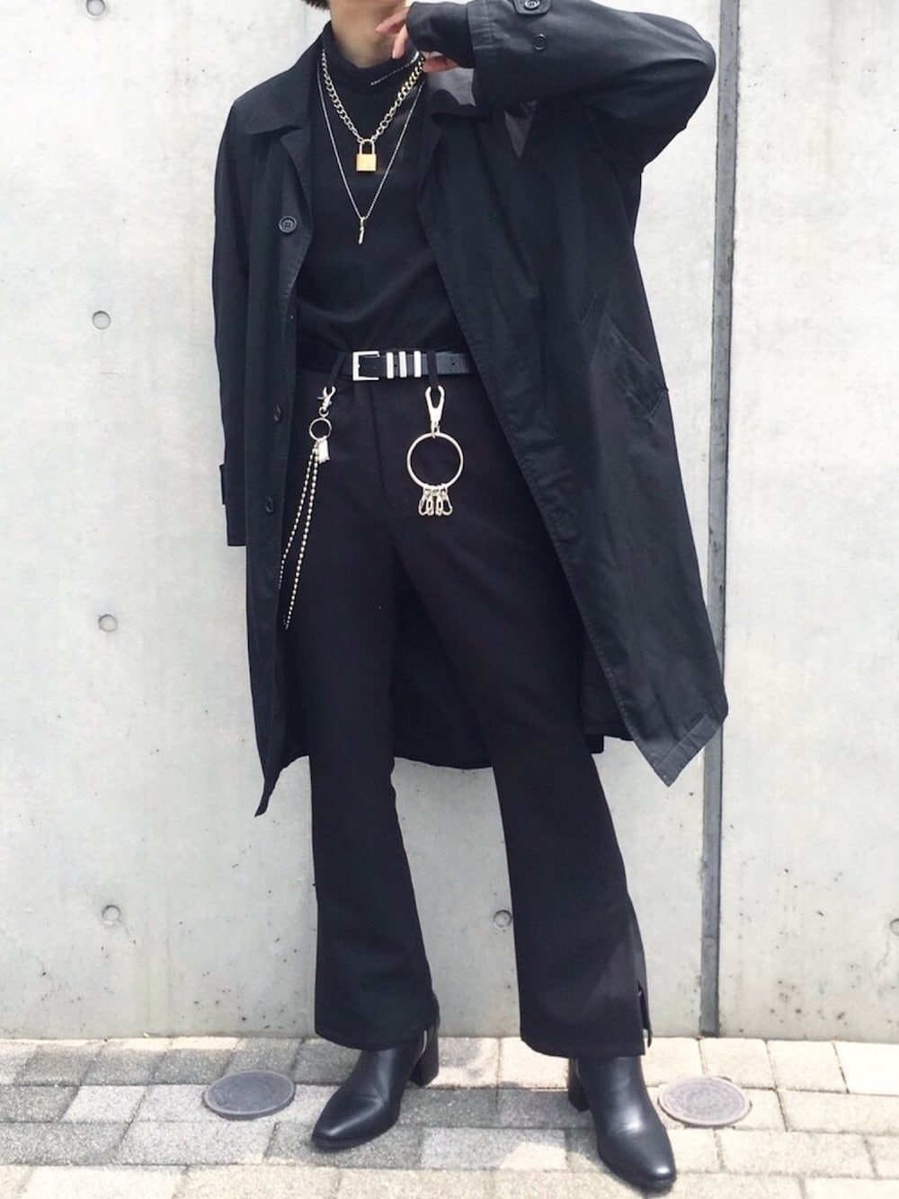 「Endevice、ESCstudios、HARE、Trendy woobi、古着、シンプルコーデ、秋のカフェオレコーデ、カジュアルコーデ、ブラック、韓国ファッション」｜「HAREのサイドスリットフレアパンツ(HARE)（その他パンツ、ブラック系）」を使った、shunさん（メンズ・169cm）の秋コーディネートの1枚目の写真