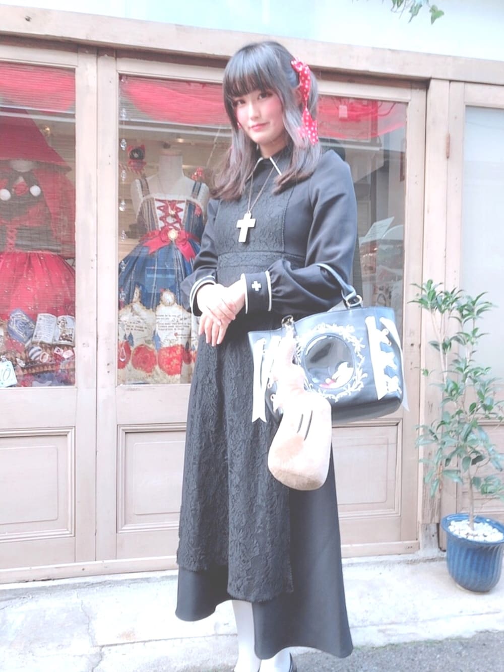 「EATME、ワンピース、しまむら、量産型、ootd」｜「EATMEのナースライクシャツカラーワンピース（ワンピース、ブラック系）」を使った、mitu_kunさん（レディース・165cm）の冬コーディネートの1枚目の写真