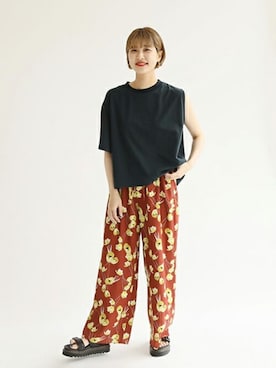 「花柄パンツ」｜「アイテム（サンダル）」を使った、asanoさん（レディース・158cm）の夏コーディネート