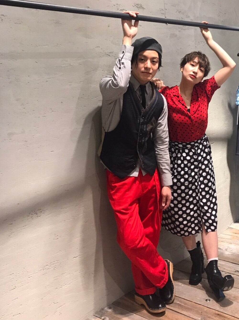 「オトナカジュアル、はるコーデ」｜「SYUのアイテム（その他パンツ、レッド系）」を使った、mikoさん（メンズ・170cm）の春コーディネートの1枚目の写真
