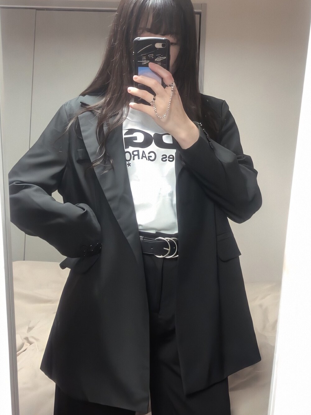 「おうちファッション、韓国ファッション、韓国ブランド、韓国コーデ、ブラック×ホワイト、黒コーデ、ジャケットスタイル、メンズライク、スラックス、韓国」｜「onidokiのアイテム（テーラードジャケット、ブラック系）」を使った、미카(ミカ)さん（レディース・157cm）の春コーディネートの1枚目の写真