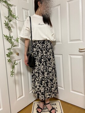 「しまむら（シマムラ）のアイテム（Tシャツ/カットソー、ホワイト系）」を使った、ぱくあさん（レディース・169cm）の夏コーディネート