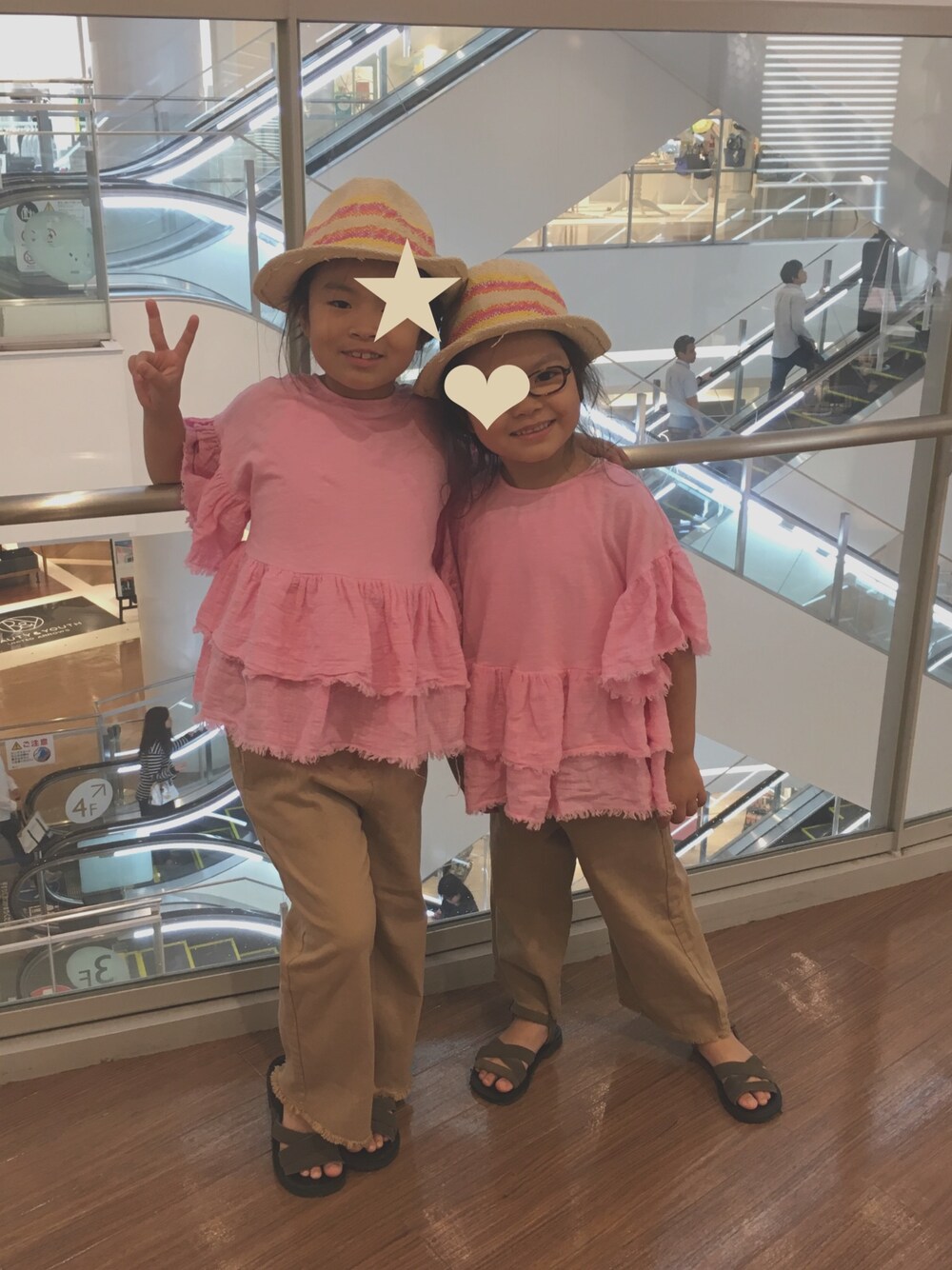 「ZARAのアイテム（Tシャツ/カットソー、ピンク系）」を使った、nooooooomiさん（キッズ・120cm）の春コーディネートの1枚目の写真
