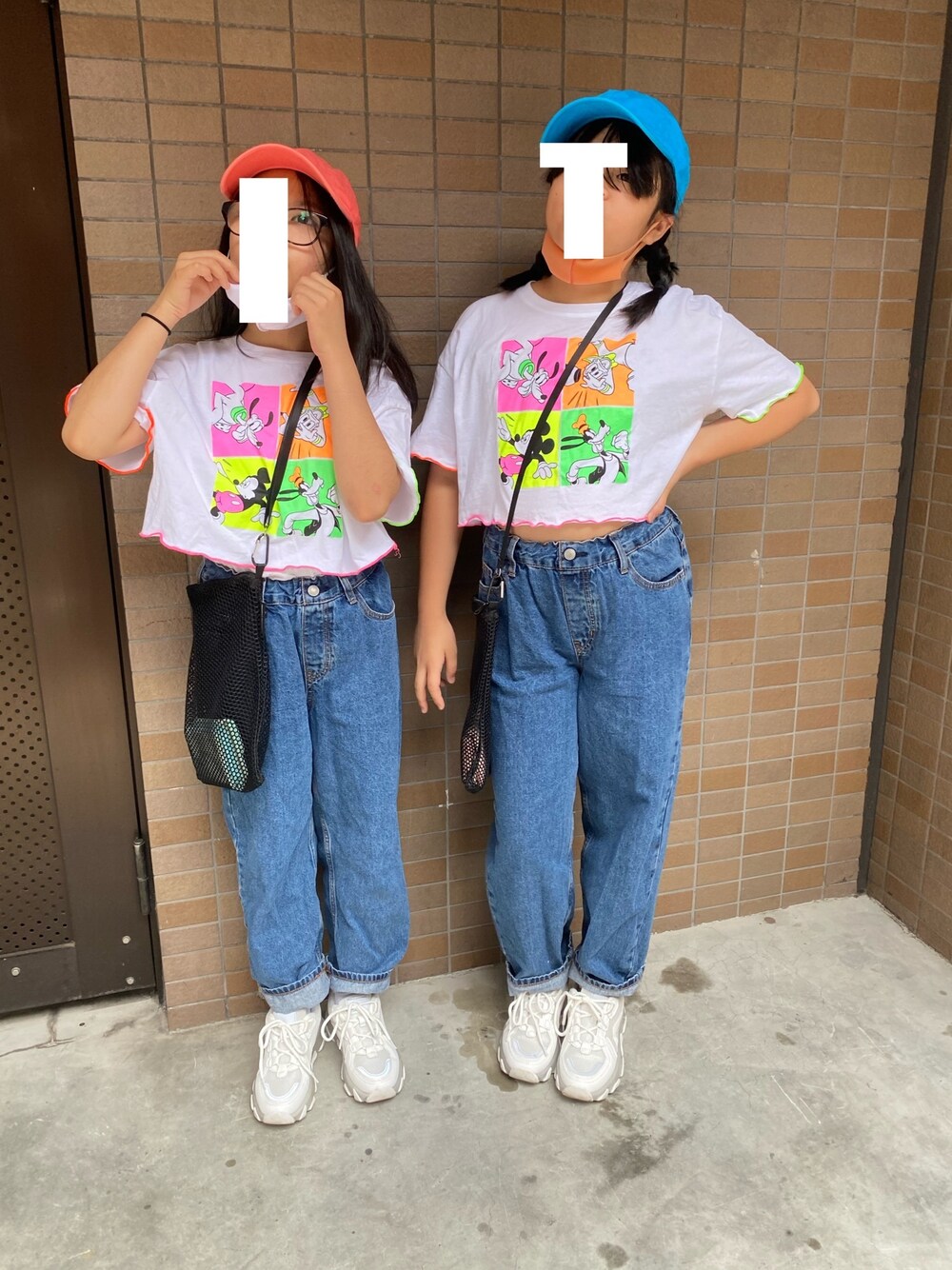 「Bershkaのアイテム（Tシャツ/カットソー、ホワイト系）」を使った、nooooooomiさん（キッズ・145cm）の春コーディネートの1枚目の写真