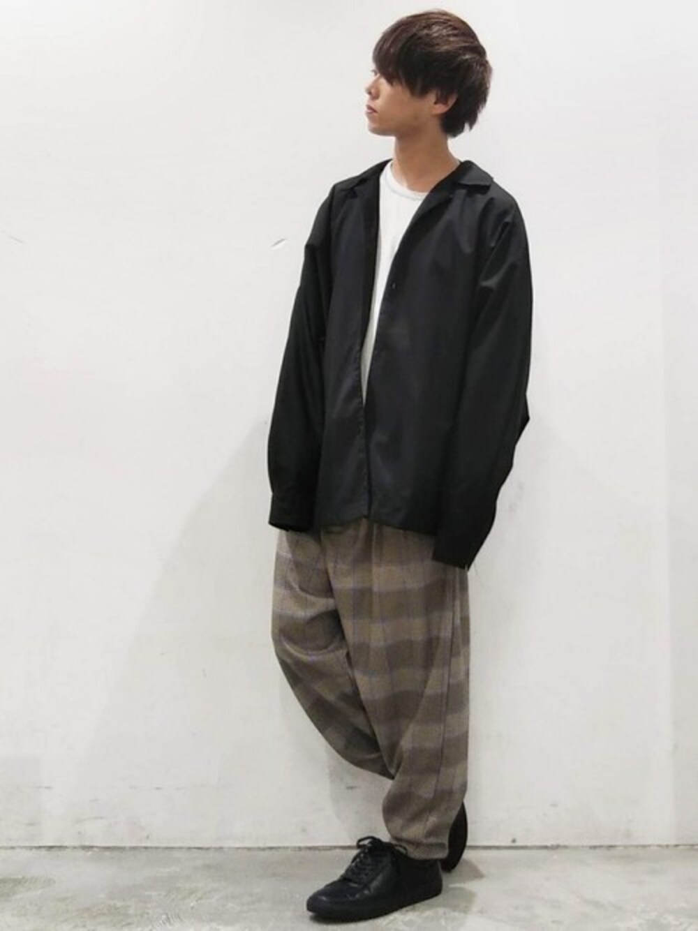 「ドルマン、ワイドパンツ、チェックパンツ、春コーデ、低身長、ゆるコーデ、DOOPZ」｜「DOOPZのDOOPZ ドルマンスリーブシャツ（シャツ/ブラウス、ブラック系）」を使った、miyagi さん（メンズ・161cm）の春コーディネートの1枚目の写真