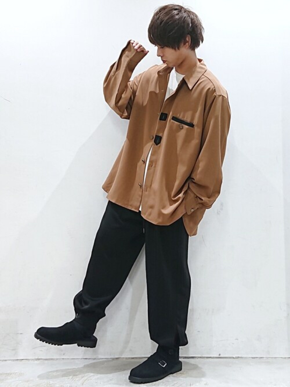 「オーバーサイズ、ワイドパンツ、ブラウン、低身長、低身長コーデ、秋コーデ、スタッフセンバツ」｜「CASPER JOHNのDrape Retro Shirts/ドレープレトロシャツ（シャツ/ブラウス、ブラウン系）」を使った、miyagi さん（メンズ・161cm）の秋コーディネートの1枚目の写真