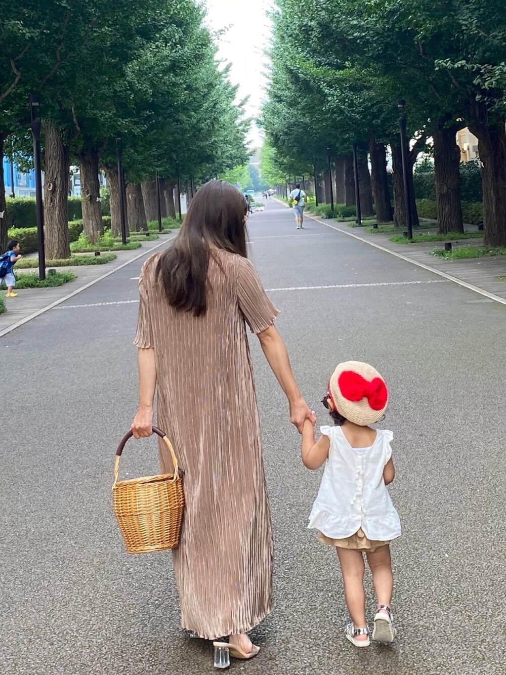 「シンプル、大人カジュアル、休日スタイル、低身長コーデ、親子コーデ、おしゃれさんと繋がりたい、ママコーデ、ママファッション」｜「birthday bashのアイテム（ワンピース、ブラウン系）」を使った、ayaさん（レディース・148cm）の夏コーディネートの1枚目の写真
