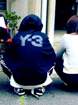 「Y-3（ワイスリー）のアイテム（ポンチョ）」を使った、もんたさん（メンズ・163cm）の春コーディネート