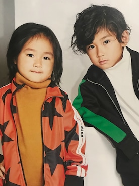 「MSGM（エムエスジーエム）のアイテム（トップス）」を使った、三兄弟さん（キッズ・110cm）の秋コーディネート