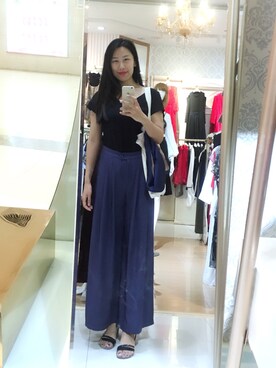 「H&M（エイチ・アンド・エム）のアイテム（Tシャツ/カットソー、ブラック系）」を使った、栗子君爱生活さん（レディース）の秋コーディネート