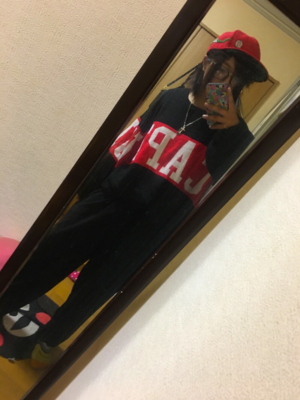 「全身黒、秋服、キャップ、めがね、オーバーサイズ」｜「Availのアイテム（ニット/セーター、ブラック系）」を使った、ゆちんさん（レディース・164cm）の秋コーディネートの1枚目の写真