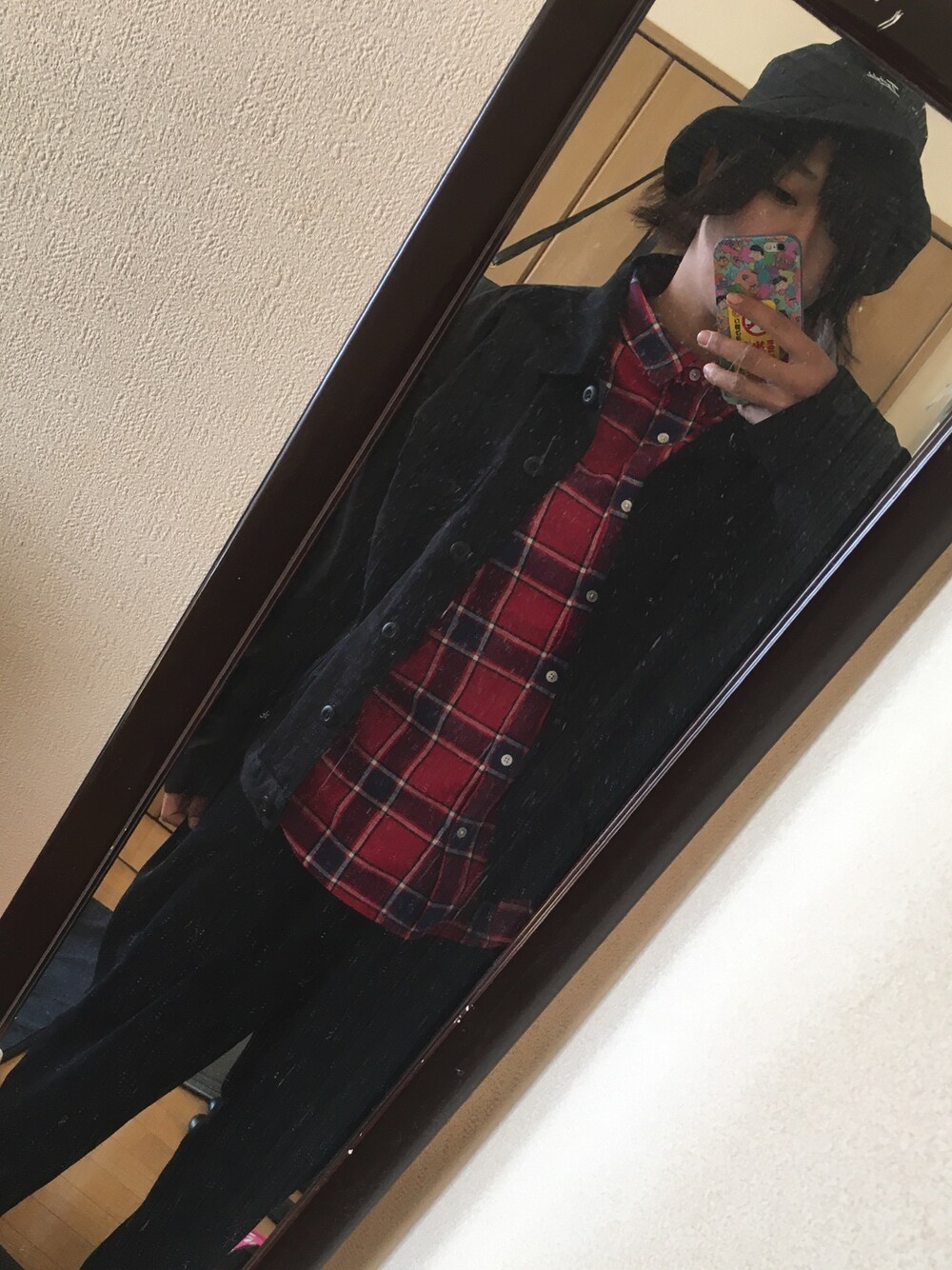 「おしゃれさんと繋がりたい、休日スタイル、ボーイッシュ、ショートヘア、プチプラ、冬」｜「GUのアイテム（シャツ/ブラウス、レッド系）」を使った、ゆちんさん（レディース・164cm）の秋コーディネートの1枚目の写真