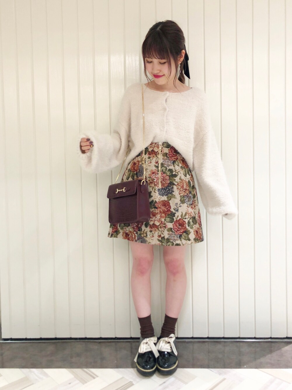 「ニット、カーディガン、もこもこ、ゴブラン、ゴブランスカート、秋服準備はじめました、ニットカーディガン、ボリューム袖、低身長」｜「archivesのもこもこ×フェザーショートカーデ（ニット/セーター、ホワイト系）」を使った、ゆきみさん（レディース・153cm）の秋コーディネートの1枚目の写真