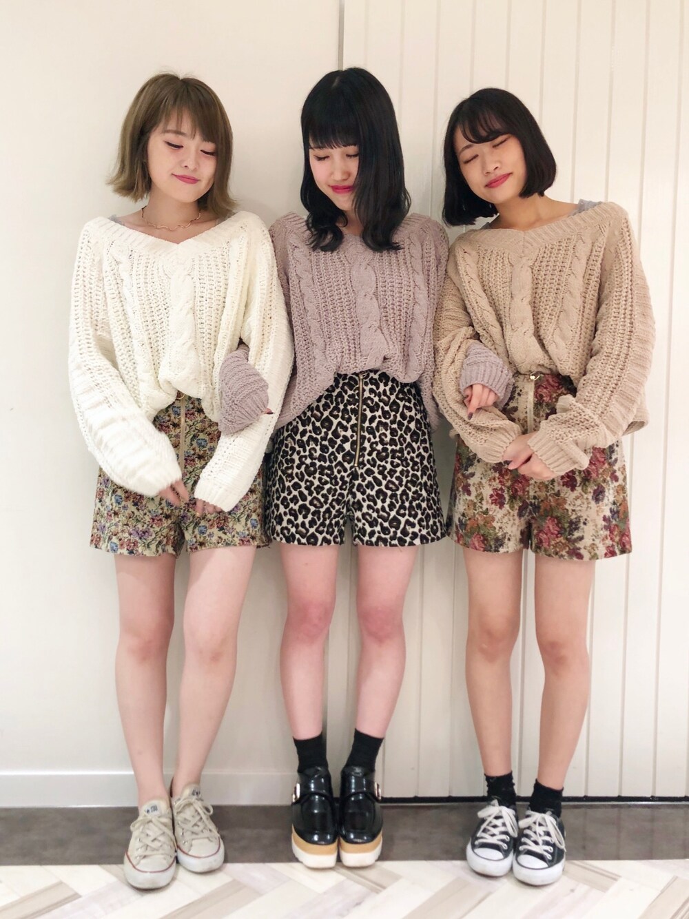 「wearhalloween2018、秋コーデ、ニット、低身長、レオパード、ざっくりニット、ひょう柄、ゴブラン、ショートパンツ、ゆるニット」｜「archivesのモールヤーンケーブル編みVネックプルオーバー（ニット/セーター、パープル系）」を使った、ゆきみさん（レディース・153cm）の秋コーディネートの1枚目の写真