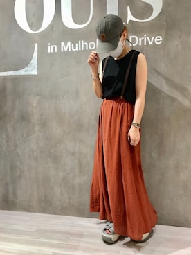 「テラコッタ」｜「アイテム（キャップ）」を使った、にっしーさん（レディース・151cm）の秋コーディネート