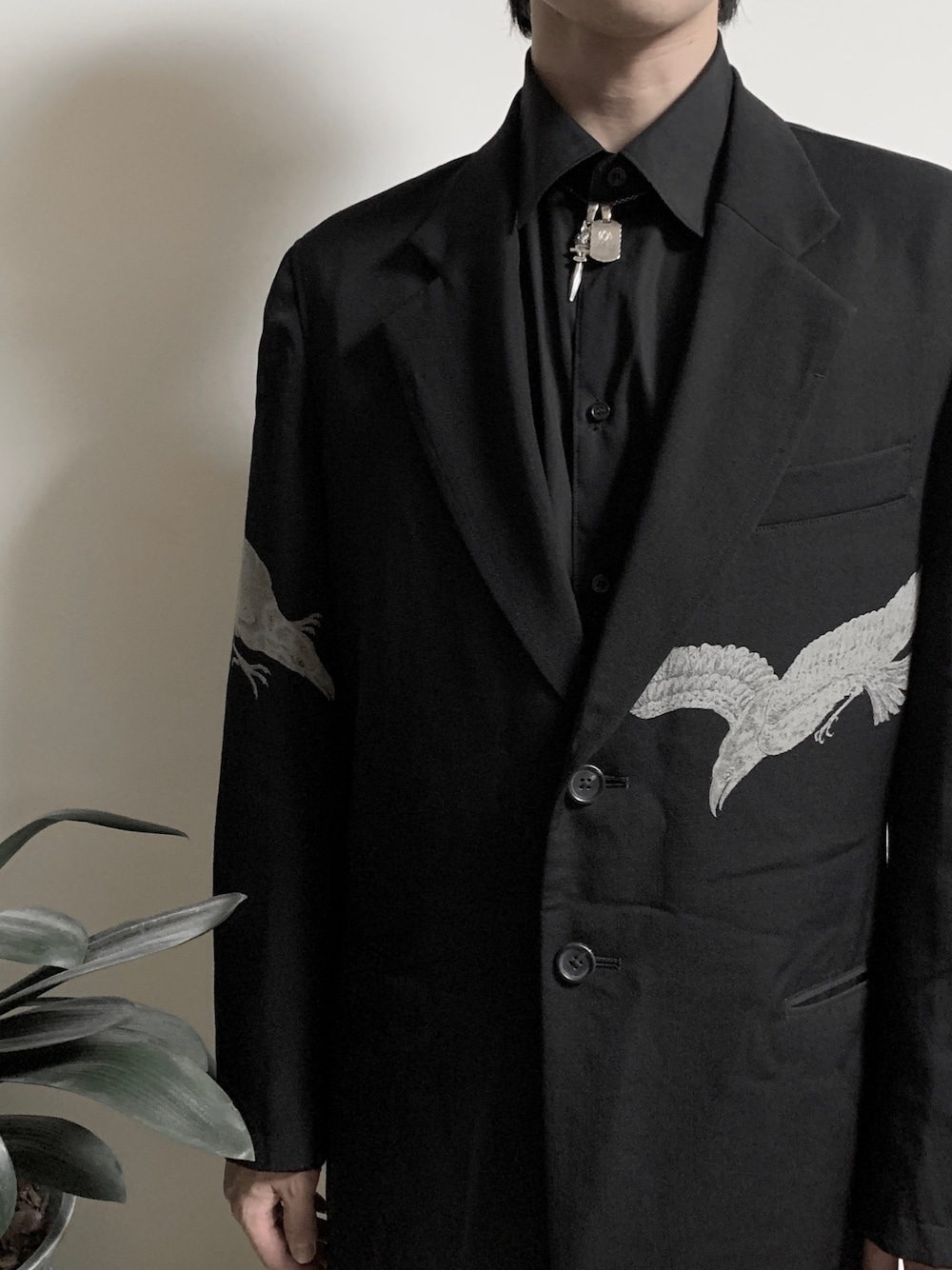 「yohjiyamamoto」｜「Yohji Yamamotoのアイテム（ピーコート、ブラック系）」を使った、我永远喜欢桥本环奈さん（メンズ・178cm）の秋コーディネートの1枚目の写真