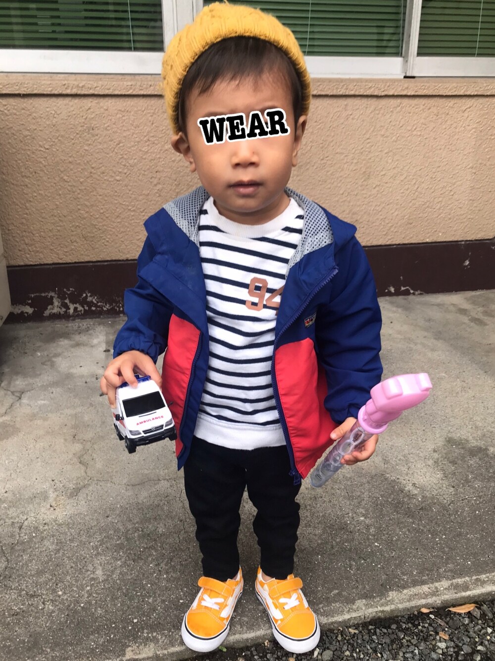 「男の子、1歳、保育園、カジュアル、VANS、スニーカー」｜「VANSのアイテム（スニーカー、イエロー系）」を使った、KeeeTさん（キッズ・80cm）の秋コーディネートの1枚目の写真