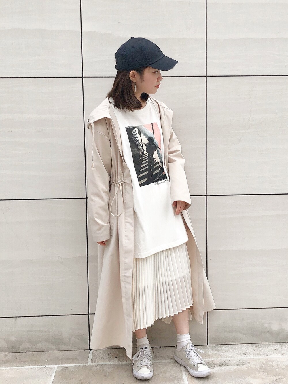 「おしゃれさんと繋がりたい、オトナカジュアル、春コーデ、低身長、カジュアル、ボーイッシュ、スニーカー、ホワイト、ootd、プチプラ」｜「E hyphen world galleryの【2020春夏】GODLIS ﾌｫﾄT L/S　＊（Tシャツ/カットソー、ホワイト系）」を使った、m a n a eさん（レディース・152cm）の冬コーディネートの1枚目の写真