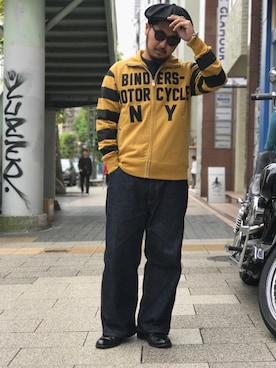 schottのスウェット（イエロー系）を使った人気ファッション 