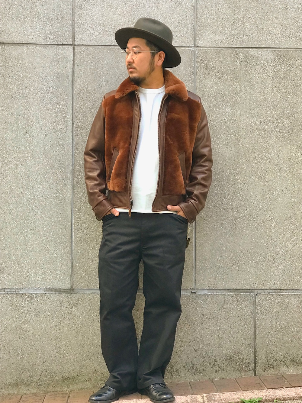 「秋、冬コーデ、冬、ボア、モフモフ、レザージャケット、グリズリージャケット、レザー、SCHOTT、Schott East」｜「schottのSchott/ショット/HONEYCOMB WAFFLE TSHIRT/ハニカム ワッフル サーマル Tシャツ（Tシャツ/カットソー、ホワイト系）」を使った、omata takayaさん（メンズ・172cm）の秋コーディネートの1枚目の写真