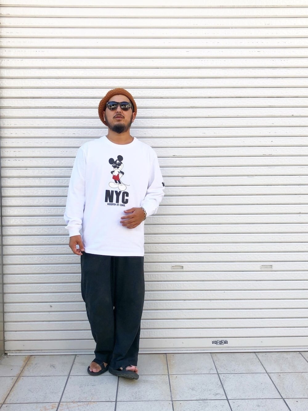 「ゆるコーデ、ミッキー、ミッキーT、ロンT、古着、秋のコーデ、ラフスタイル、ファッションの力を信じよう、SCHOTT、schott garage」｜「schottのSchott/DISNEY/ショット/ディズニー/ディズニー/T-SHIRT KEEPIN' IT COOL（Tシャツ/カットソー、ホワイト系）」を使った、omata takayaさん（メンズ・172cm）の夏コーディネートの1枚目の写真