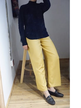 「アイテム（スリッポン、ゴールド系）」を使った、张小满のママさん（レディース・168cm）の秋コーディネート