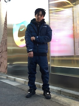 「AAPE BY A BATHING APE（エーエイプバイアベイシングエイプ）のアイテム（パンツ）」を使った、山本雄也さん（メンズ・165cm）の冬コーディネート