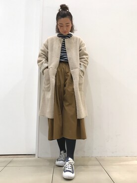 Konno Ayumiさんの「リバーシブルフェイクムートンノーカラーコート」を使ったコーディネート