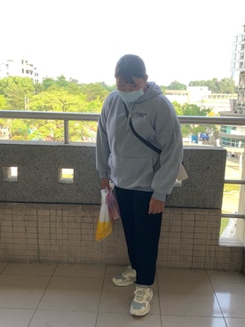 「Reebok（リーボック）のアイテム（シューズ、グレー系）」を使った、Jiangさん（レディース・165cm）の冬コーディネート