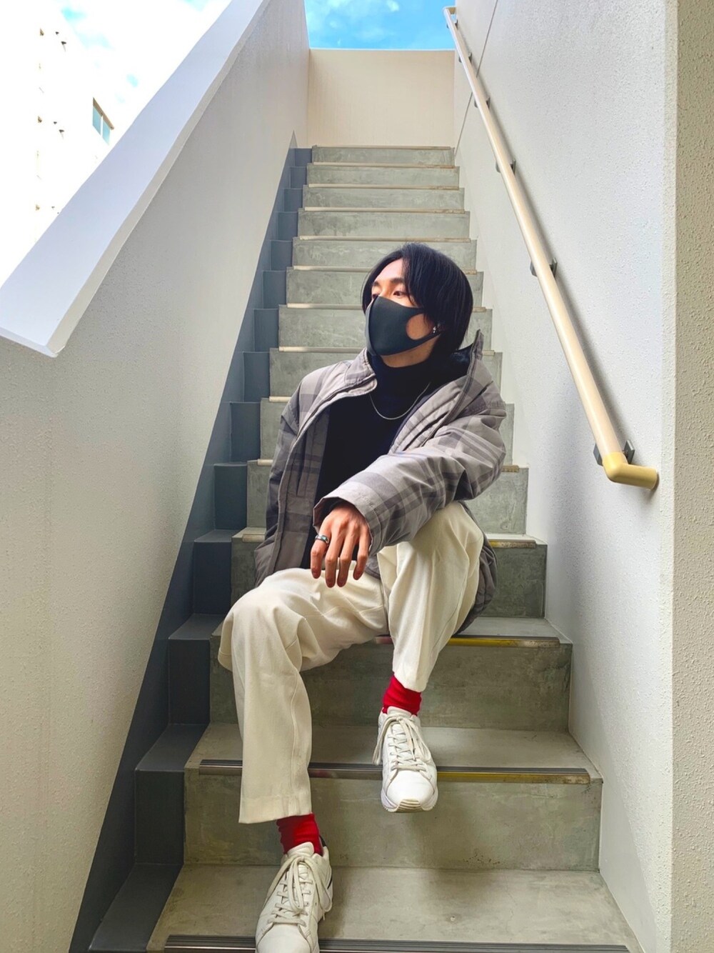 「冬コーデ、休日コーデ、スキーウェア、古着MIX、タウンユース、stussy、Onitsuka Tiger、無印良品、タートルネックニット、私の推しブランド」｜「STUSSYのアイテム（ブルゾン、グレー系）」を使った、Daikiさん（メンズ・176cm）の冬コーディネートの1枚目の写真