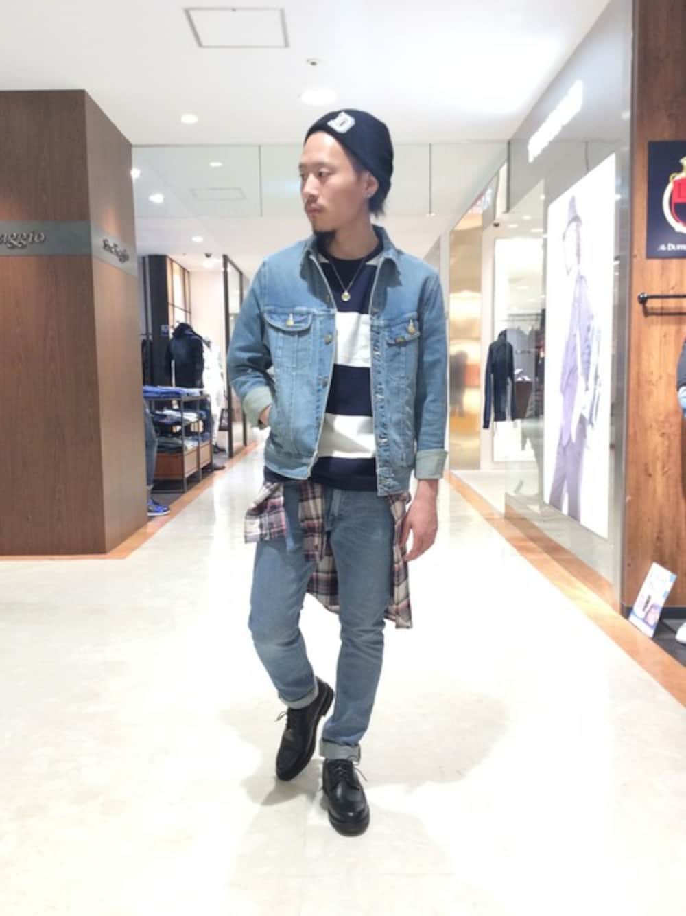 「デニム、ジーンズ、ニット帽、LEE、Gジャン、デニムパンツ、スキニーデニム、デニムオンデニム、腰巻きスタイル、DUFFER」｜「The DUFFER of ST.GEORGEのLEE×DUFFER 11oz C/L STRETCH DENIM JACKET UW：LEEGジャン（デニムジャケット、ブルー系）」を使った、シバタさん（メンズ・168cm）の春コーディネートの1枚目の写真