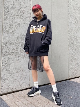 「DIESEL（ディーゼル）のアイテム（Tシャツ/カットソー）」を使った、Hanaさん（レディース・164cm）の秋コーディネート