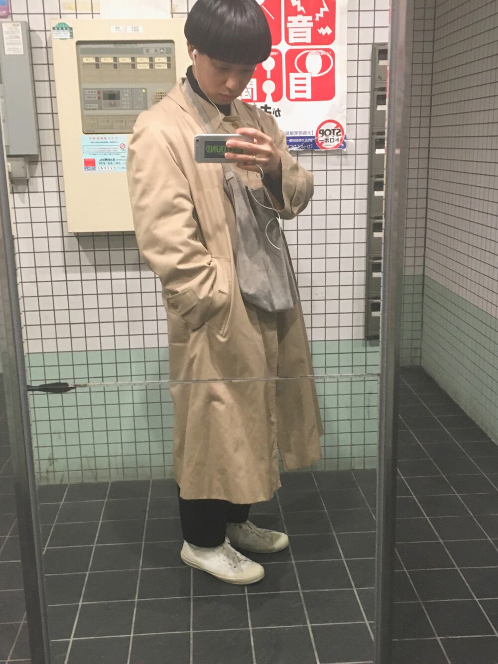 「黒髪マッシュ、マッシュ、大学生、大阪、帰省、古着、Hender Scheme」｜「BURBERRYのアイテム（トレンチコート、ベージュ系）」を使った、Tさん（メンズ・163cm）の冬コーディネートの1枚目の写真