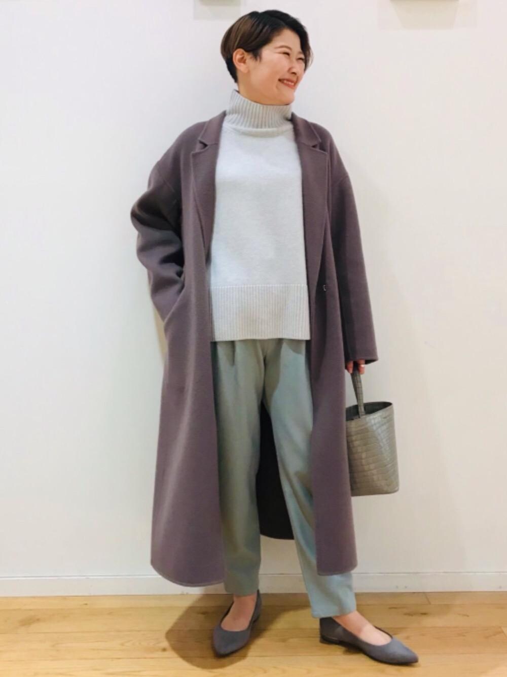 「大人カジュアル、くすみカラー、一押しのアウタースタイル」｜「green label relaxingの◆model NO.00◆ D ポインテッド プレーン フラットパンプス(1.5cmヒール)（パンプス、グレー系）」を使った、erina.iさん（レディース・156cm）の冬コーディネートの1枚目の写真