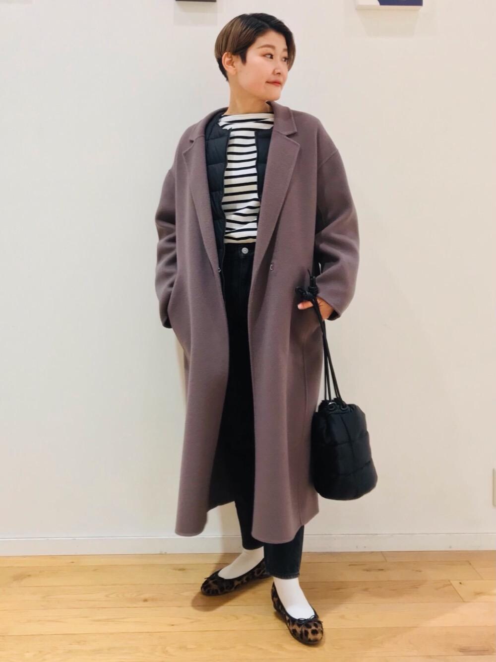 「大人カジュアル、casual、くすみカラー、Denim styling、GLR別注スタイル、一押しのアウタースタイル」｜「green label relaxingの◆CFC ラウンド バレエシューズ(1.5cmヒール)（バレエシューズ、その他）」を使った、erina.iさん（レディース・156cm）の冬コーディネートの1枚目の写真