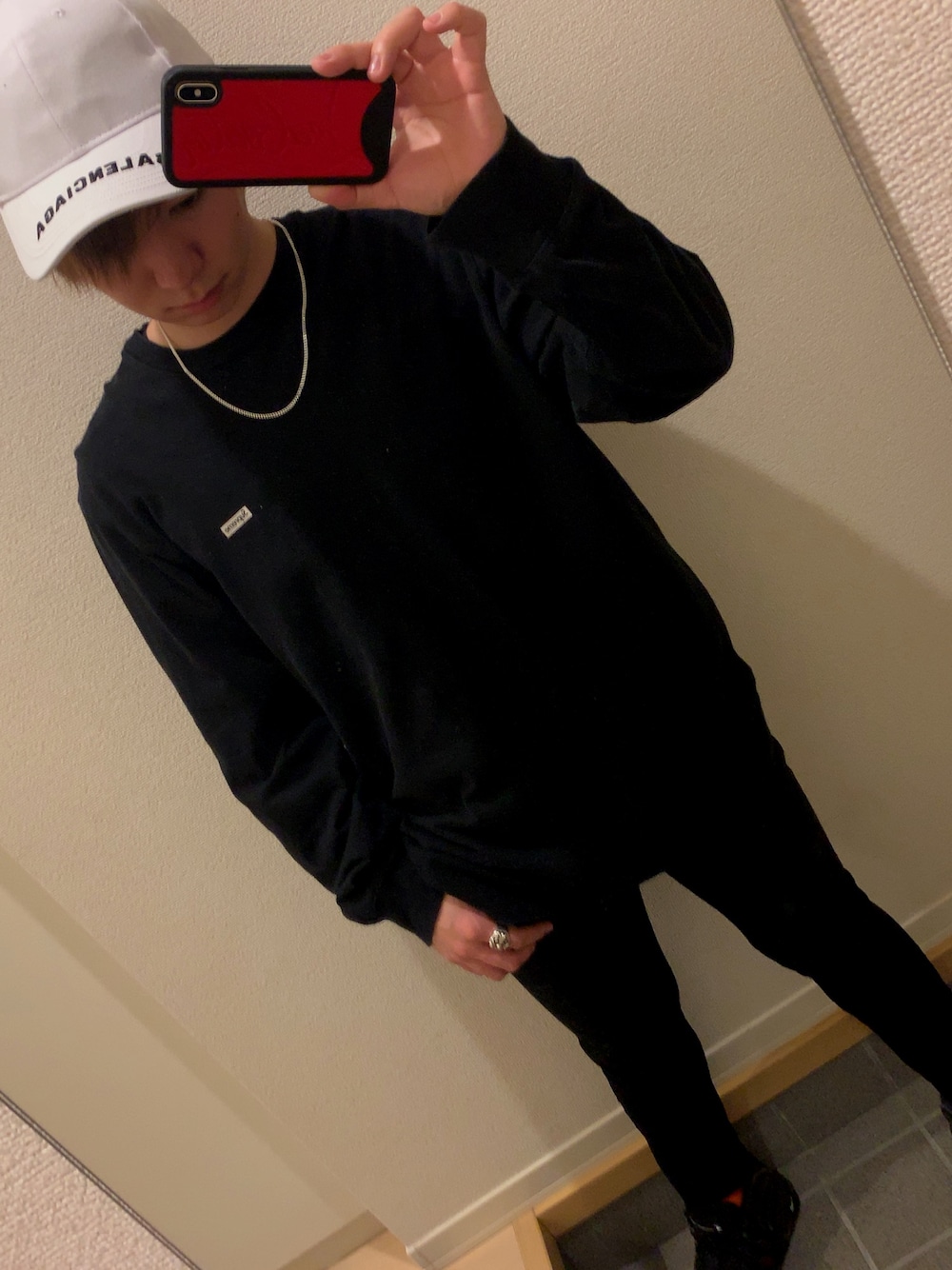 「おしゃれさんと繋がりたい、休日スタイル、ストリート、だるぎ、supreme、chromehearts、NIKE、仙台」｜「BALENCIAGAのアイテム（帽子、ホワイト系）」を使った、MGUさん（メンズ・171cm）の春コーディネートの1枚目の写真