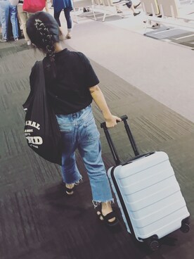 スーツケース キャリーバッグを使った 女の子 の人気ファッションコーディネート Wear