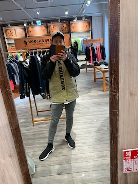 「A BATHING APE（アベイシングエイプ）のアイテム（ナイロンジャケット）」を使った、岩本憲哉さん（メンズ・170cm）の夏コーディネート