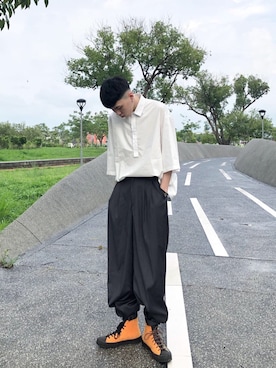 「JW Anderson（ジェイダブリューアンダーソン）のアイテム（スニーカー）」を使った、KEISさん（メンズ・182cm）の春コーディネート